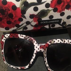 Floral d&g sunglasses like new!!